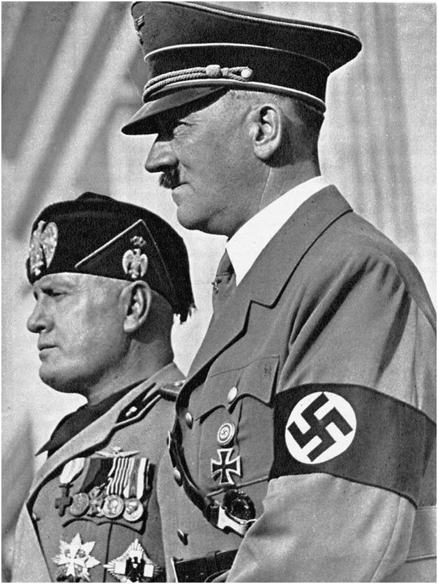 Hitleri dhe Duçja gjatë një parade naziste në Berlin, 1937